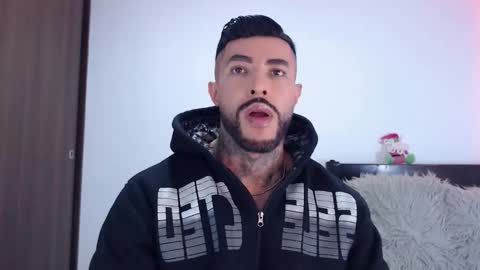 Independent Model online show from 4, 12, 2025