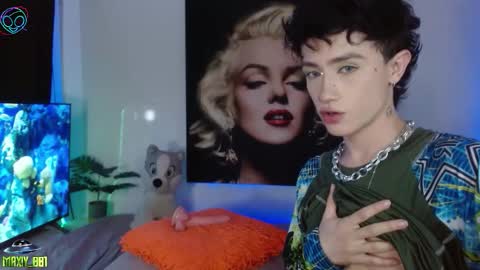 Snapshot of maxiy_001 chatting on 27, 11, 2025 Max online show from 27, 11, 2025