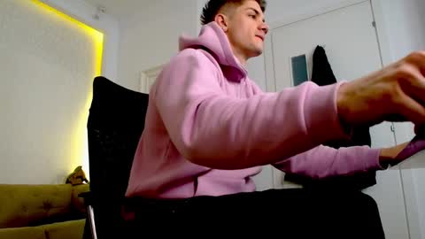 MaxKaiden online show from 10, 4, 2026