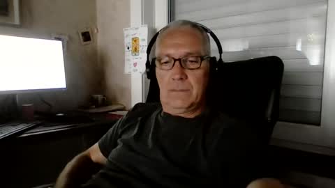 Snapshot of maxou569 chatting on 3, 8, 2026 maxou569 online show from 3, 8, 2026