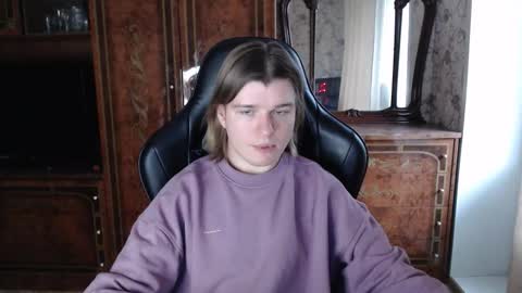 Snapshot of maxplay18 chatting on 17, 11, 2025 Max online show from 17, 11, 2025