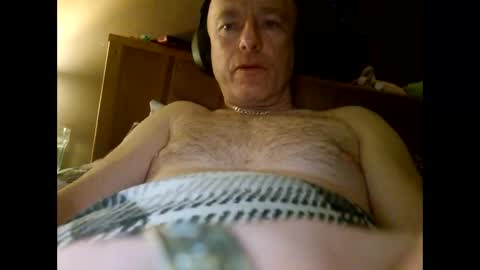 Snapshot of maxpro45 chatting on 25, 3, 2026 fuck those pink things right off ffs real deal or nowt online show from 25, 3, 2026