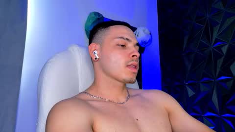 MAX online show from 17, 12, 2025