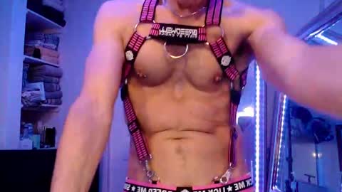 Snapshot of maxxxbates chatting on 19, 10, 2025 Maxxxbates online show from 19, 10, 2025