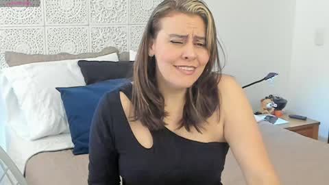 Snapshot of maxzy_star chatting on 6, 12, 2024 Victoria online show from 6, 12, 2024