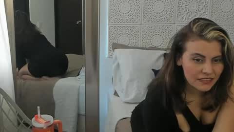 Snapshot of maxzy_star chatting on 6, 12, 2024 Victoria online show from 6, 12, 2024