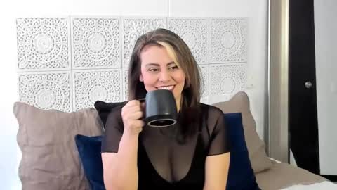 Snapshot of maxzy_star chatting on 19, 12, 2024 Victoria online show from 19, 12, 2024