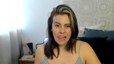 Snapshot of maxzy_star chatting on 28, 12, 2024 Victoria online show from 28, 12, 2024