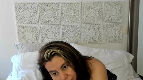 Snapshot of maxzy_star chatting on 29, 12, 2024 Victoria online show from 29, 12, 2024