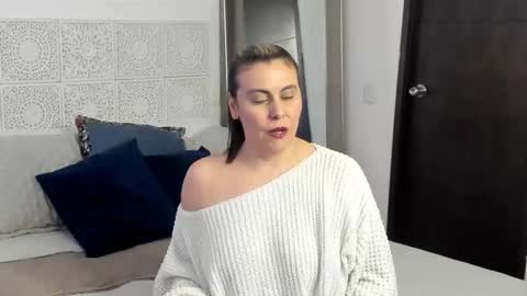 Snapshot of maxzy_star chatting on 30, 12, 2024 Victoria online show from 30, 12, 2024