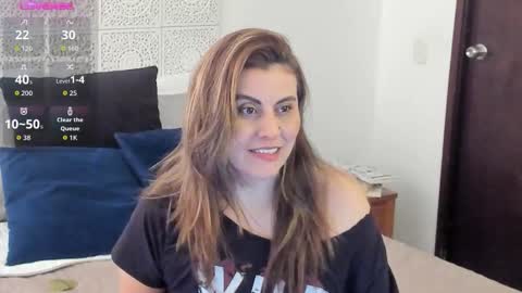 Snapshot of maxzy_star chatting on 17, 12, 2025 Victoria online show from 17, 12, 2025