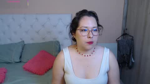 Snapshot of may_bloom chatting on 2, 12, 2025 May online show from 2, 12, 2025