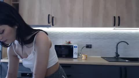 Snapshot of maya_and_guests chatting on 24, 2, 2025 Maya online show from 24, 2, 2025