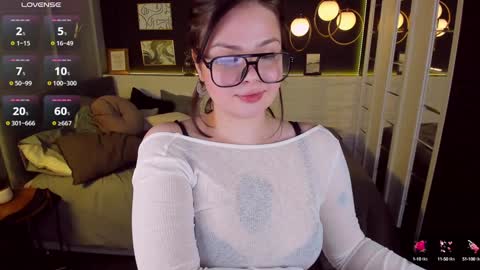 Woman online show from 2, 1, 2025