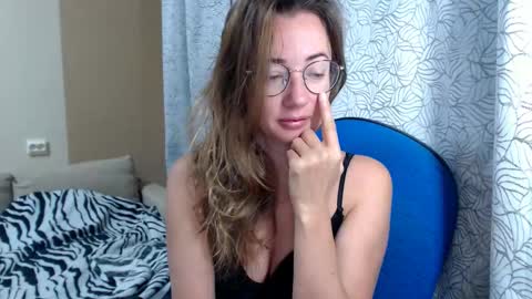 Snapshot of mayacateyes chatting on 24, 10, 2025 Maya online show from 24, 10, 2025