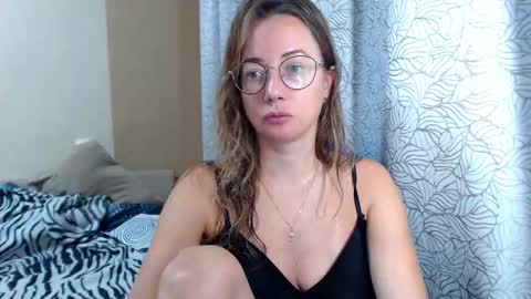 Snapshot of mayacateyes chatting on 4, 11, 2025 Maya online show from 4, 11, 2025