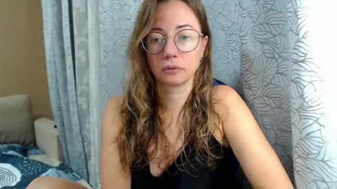 Snapshot of mayacateyes chatting on 10, 11, 2025 Maya online show from 10, 11, 2025