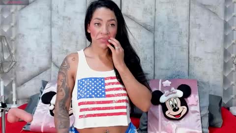 Snapshot of mayarusell01 chatting on 23, 11, 2025 Nicolle Ruselle Hello my lovely schedule for great fun from 630 am and end 800 pm Colombian time I wait for you online show from 23, 11, 2025