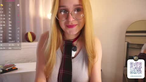 Snapshot of maybellebyone chatting on 19, 4, 2026 Milina online show from 19, 4, 2026