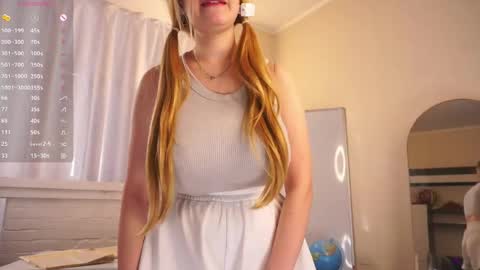 Snapshot of maybellebyone chatting on 28, 4, 2026 Milina online show from 28, 4, 2026
