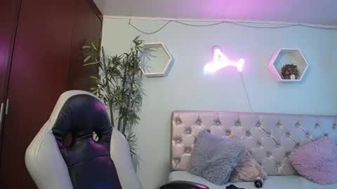Snapshot of maylin_hornyy19 chatting on 5, 7, 2026 Maylin online show from 5, 7, 2026