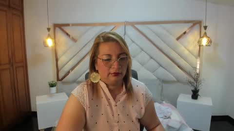 Mailyn online show from 8, 3, 2025