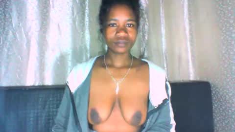 Snapshot of mayrah5 chatting on 12, 10, 2025 mayrah online show from 12, 10, 2025