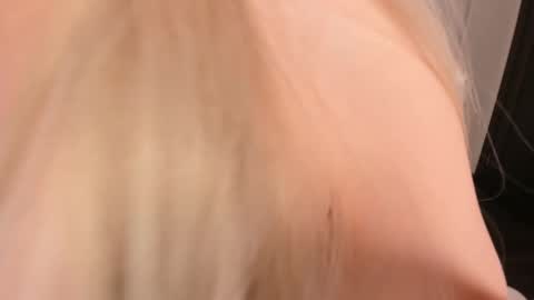  Mila  online show from 19, 12, 2025