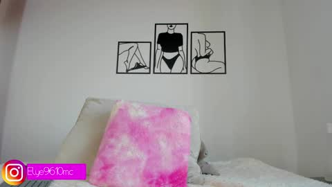 Snapshot of mcdonald_ellie chatting on 28, 10, 2025 Ellie online show from 28, 10, 2025