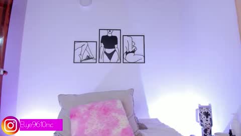 Snapshot of mcdonald_ellie chatting on 23, 11, 2025 Ellie online show from 23, 11, 2025