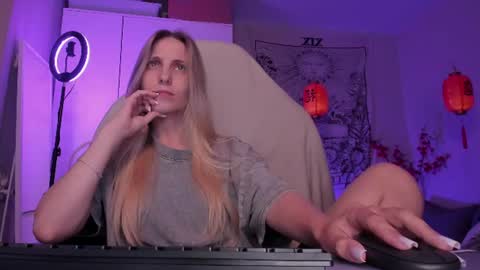 Snapshot of meandmaboy chatting on 26, 6, 2026 Anna online show from 26, 6, 2026