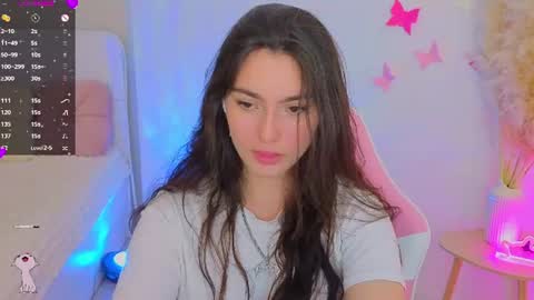 Snapshot of medina_andress chatting on 4, 7, 2026 Dina online show from 4, 7, 2026