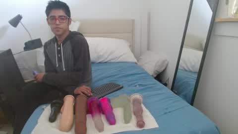 Snapshot of meekthetwink181 chatting on 17, 10, 2025 MeekTheTwink18 online show from 17, 10, 2025