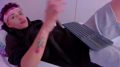 Snapshot of megan_and_clohe chatting on 21, 12, 2024 M E G A N online show from 21, 12, 2024