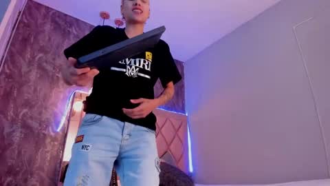 Snapshot of megan_and_clohe chatting on 18, 1, 2025 M E G A N online show from 18, 1, 2025