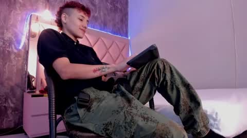 Snapshot of megan_and_clohe chatting on 28, 1, 2025 M E G A N online show from 28, 1, 2025