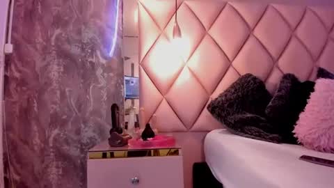 Snapshot of megan_and_clohe chatting on 30, 1, 2025 M E G A N online show from 30, 1, 2025