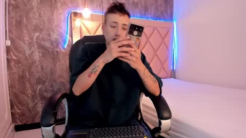 Snapshot of megan_and_clohe chatting on 26, 2, 2025 M E G A N online show from 26, 2, 2025