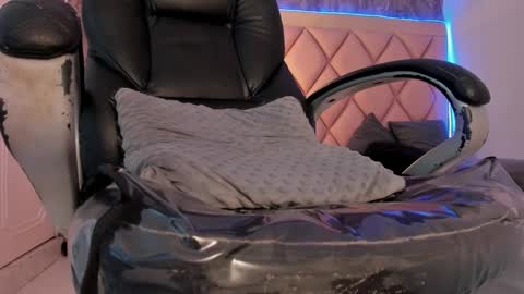 Snapshot of megan_and_clohe chatting on 9, 3, 2025 M E G A N online show from 9, 3, 2025