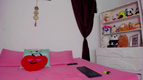 Snapshot of megan_and_clohe chatting on 14, 10, 2025 M E G A N online show from 14, 10, 2025