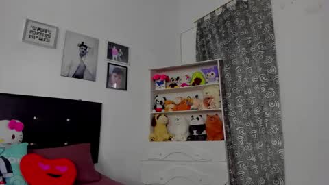 Snapshot of megan_and_clohe chatting on 14, 12, 2025 M E G A N online show from 14, 12, 2025