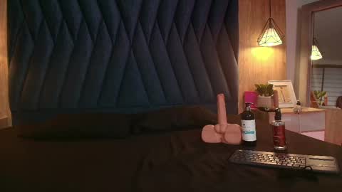 M E G A N  online show from 9, 6, 2026