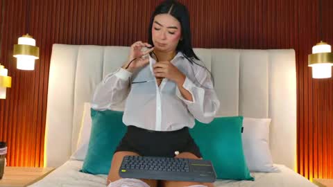 Snapshot of megan_cruzgb chatting on 19, 5, 2026 Carolina Paez online show from 19, 5, 2026