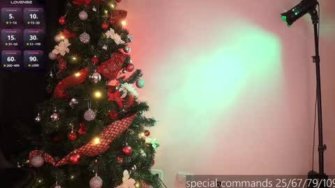 Snapshot of megan_evaans chatting on 11, 12, 2024 welcome guys   please  help me to reach 100 hands up Thanks  online show from 11, 12, 2024