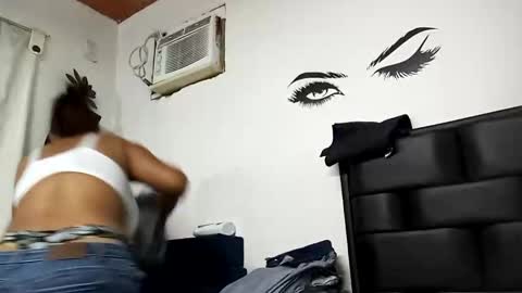 Snapshot of megan_greyxx chatting on 19, 11, 2025 megan_greyxx online show from 19, 11, 2025