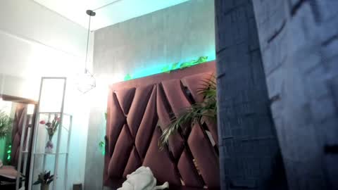    online show from 8, 2, 2025