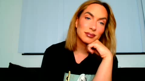 Snapshot of megancox_official chatting on 9, 8, 2026 Megan Cox online show from 9, 8, 2026