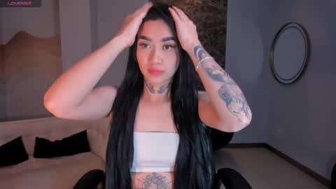 Megan Cross online show from 16, 12, 2025