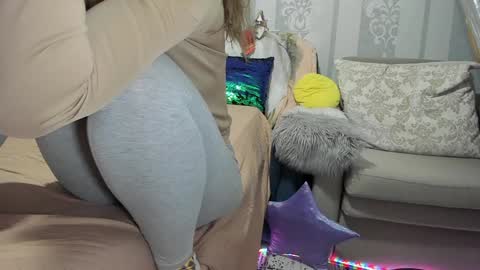 Nicki--------- Welcome to my Room online show from 27, 1, 2025