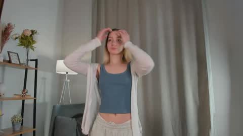 Snapshot of meganhenns chatting on 11, 5, 2026 Elly online show from 11, 5, 2026